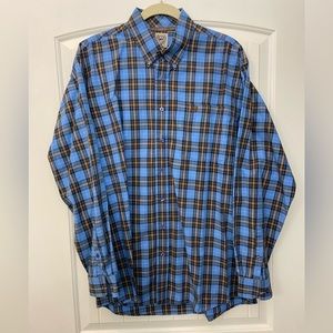 Men’s long sleeve Cinch button down shirt.
